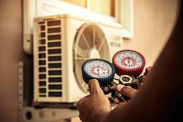 Professional Hvac Installation technician working in Ackerman, MS